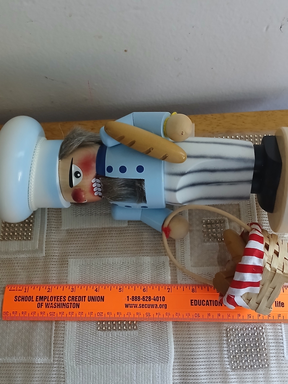Original Steinbach Volkskunst Germany BREAD BAKER with BREADBASKET 11.5" Vng - Picture 11 of 12